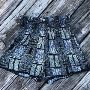 Elastic waist pattern shorts